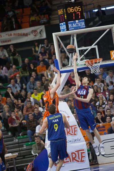 Giocatori durante la partita tra Valencia Basket contro il Barcellona — Foto Stock