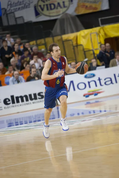 Hráči během hry mezi valencia basket proti Barceloně — Stock fotografie