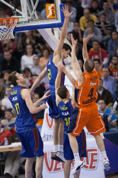 Jugadores durante el partido entre Valencia Basket contra Barcelona — Foto de Stock