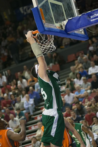 Panier de Valence contre Unicaja Malaga — Photo