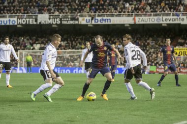 Andres Iniesta İspanya Ligi maç sırasında top