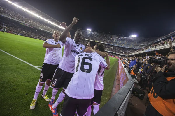 La squadra di Valencia festeggia il gol durante la partita di Coppa di Spagna — Foto Stock