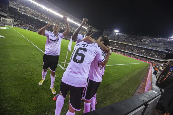 La squadra di Valencia festeggia il gol durante la partita di Coppa di Spagna — Foto Stock