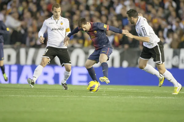 Leo Messi com bola durante o jogo da Liga Espanhola — Fotografia de Stock