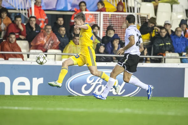 Rodionov med bollen under uefa champions league match — Stockfoto