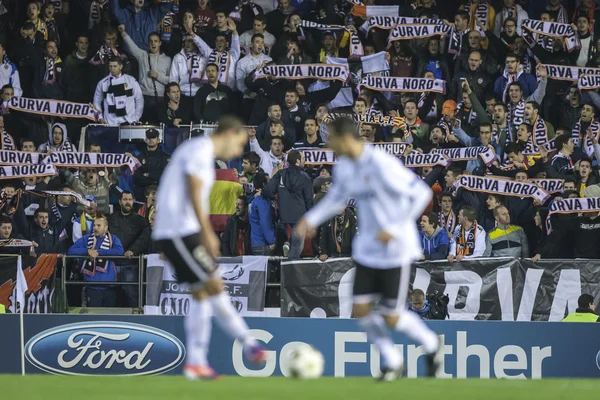 Valencia-Fans während des Champions-League-Spiels der Uefa — Stockfoto