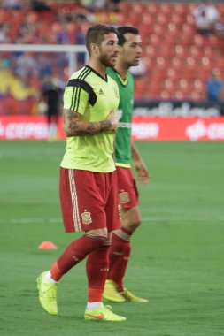 Maçtan önce ısınma sergio ramos ve sergi busquets
