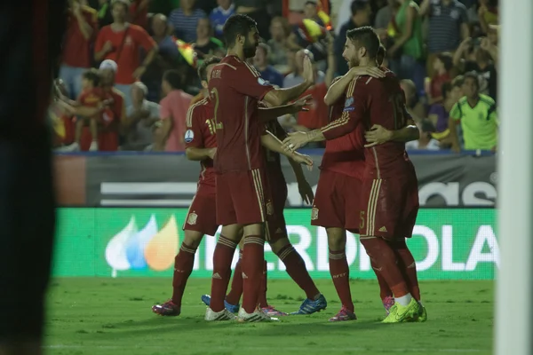 Espanha jogadores celebram depois de marcar um gol — Fotografia de Stock