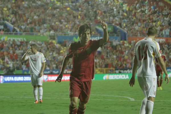 Midfielder David Silva celebrates after scoring a goal — Stock Photo, Image