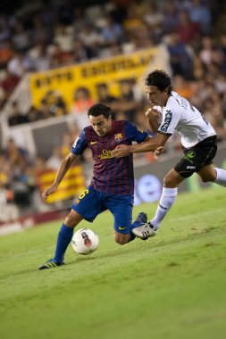 Xavi Hernandez ve Tino Costa içinde hareket