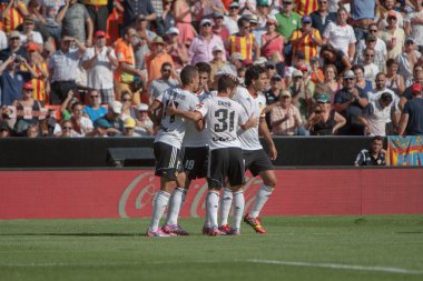 valencia oyuncuların gol kutluyor