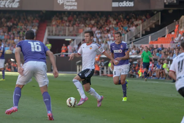 Valencia spelare gaya med en boll — Stockfoto