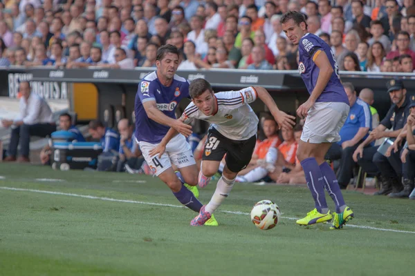 Valencia spelare gaya med en boll — Stockfoto