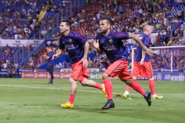 Dani alves ve messi Barcelona ısınıyor
