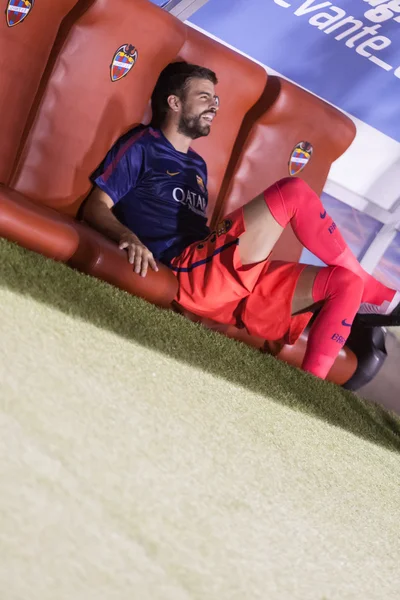 Pique of Barcelona on the bench — Stock Photo, Image