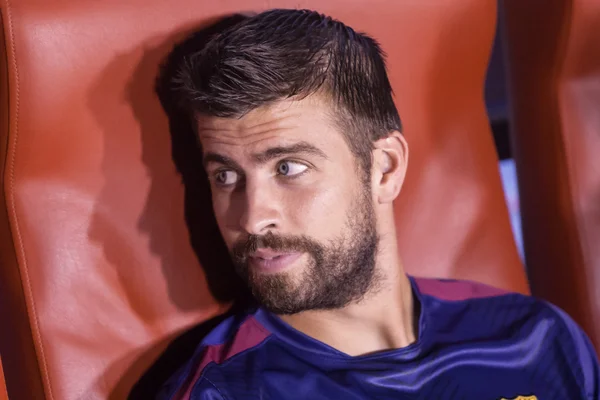 Piqué de Barcelona en el banco — Foto de Stock