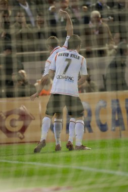 Juan Manuel Mata ve David Villa bir hedefe kutlamak