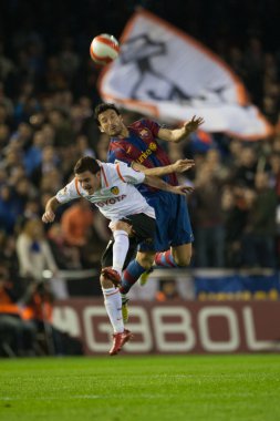 Juan Manuel Mata (L) ve eylem içinde Gianluca Zambrotta (R)