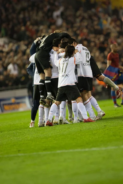 Jugadores valencianos celebran victoria en el partido —  Fotos de Stock