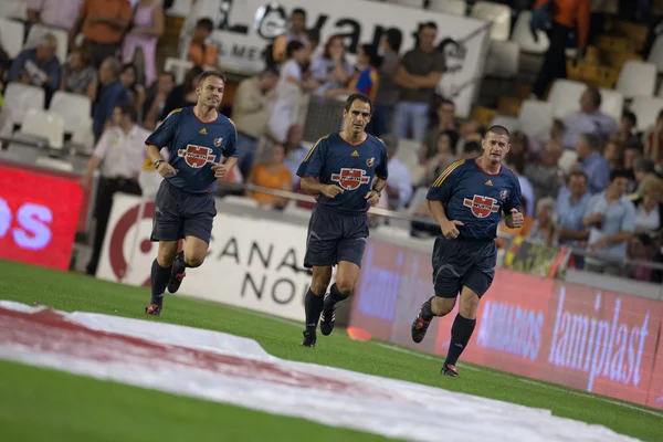 Referees on the start of the match — Stock Photo, Image