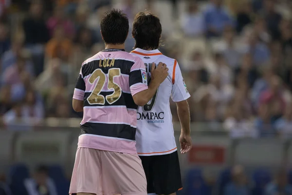 Lola from Espanyol defending against Valencia player — Stock Photo, Image