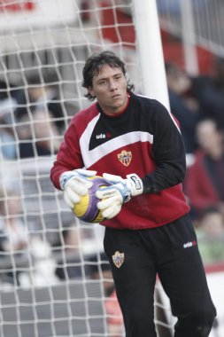 Diego Alves warming up