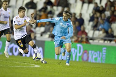 Pablo Hernandez (L) ve Santin (R) eylem