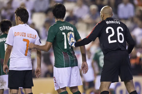 David Villa (L), Olberdam (C) e Marcos (R) em ação — Fotografia de Stock