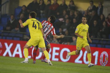 Mateo Pablo Musacchio (L) and Sergio Leonel Aguero in action