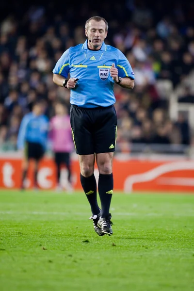 Árbitro Martin Atkinson durante el partido — Foto de Stock