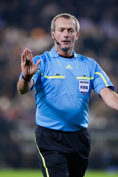 L'arbitro Martin Atkinson durante la partita — Foto Stock