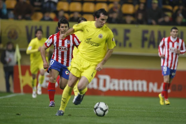 Diego Roberto Godin (F) and Sergio Leonel Aguero (B) during the game — Stock Photo, Image