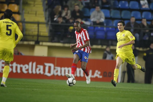 Luis Perea (C), Joan Capdevila (L) en Joseba Llorente in actie — Stockfoto