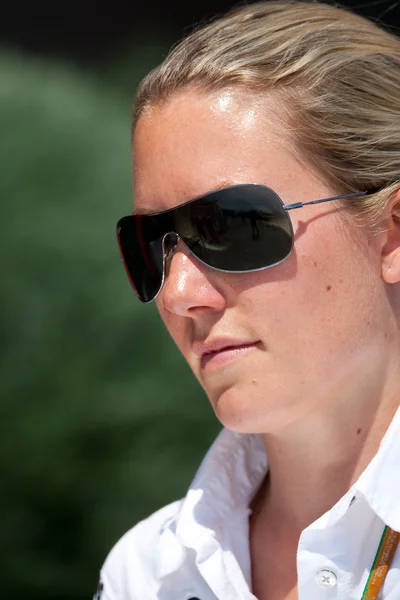 Chica cuadrícula durante el Gran Premio de Europa Fórmula 1 — Foto de Stock
