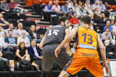 Mumbru Alex (L) top ve eylem Lucic Vladimir ile