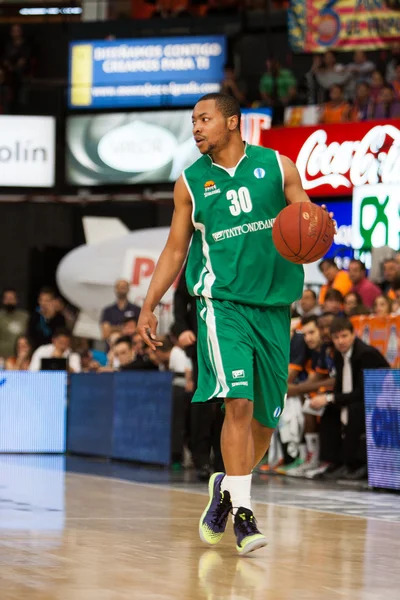 Andrew Goudelock drives the ball — Stock Photo, Image