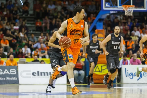 Martínez treibt den Ball an — Stockfoto