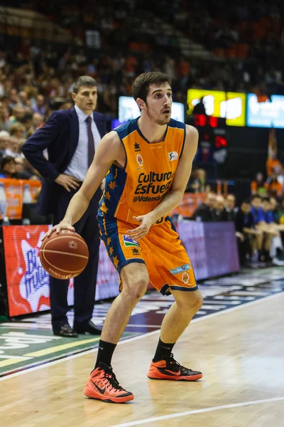 Валенсийский баскетболист в действии — стоковое фото