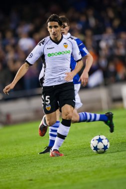Mehmet Topal bir top ile