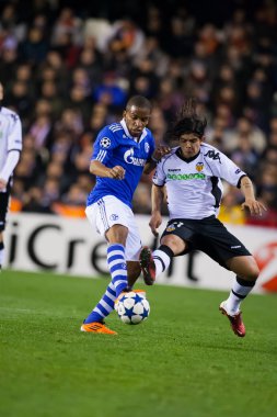 Jefferson Farfan (L) ve hiç Maximiliano Banega (R) eylem