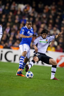 Jefferson Farfan (L) ve hiç Maximiliano Banega (R) eylem