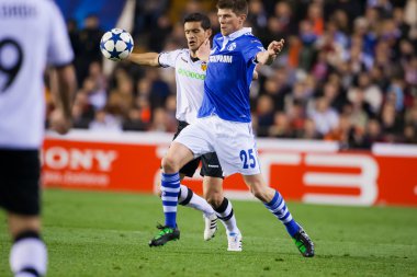 Klaas-Jan Huntelaar ve Ricardo Costa içinde hareket