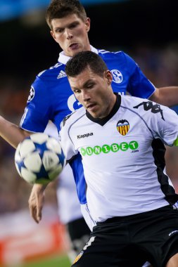 David Navarro (F) ve Klaas-Jan Huntelaar (B) eylem