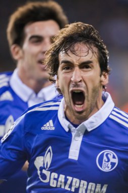 Raul Gonzalez bir gol kutluyor