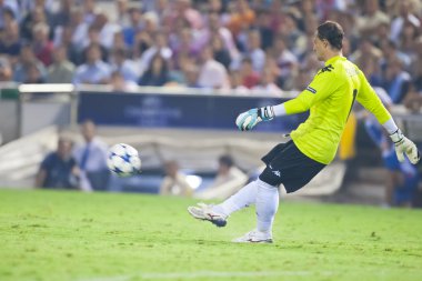 Kaleci Cesar Sanchez oyun sırasında