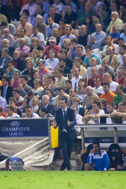 Teknik direktör Unai Emery oyun sırasında
