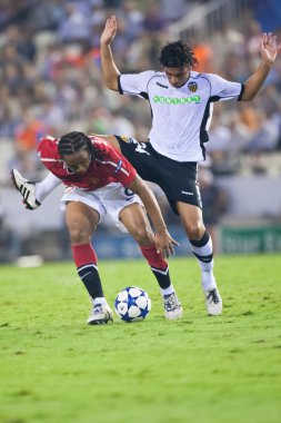 Anderson (L) ve Facundo Alberto Costa (R) oyun sırasında