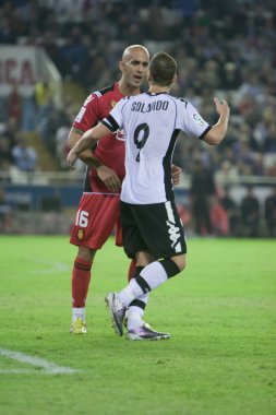 Roberto Soldado (R) ve oyun sırasında Jose Carlos Nunes (L)