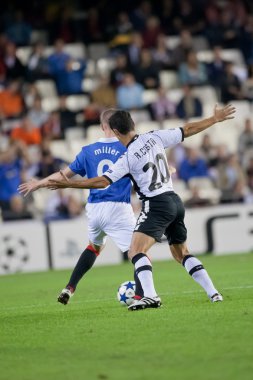 Ricardo Costa (R) ve Kenny Miller (L) oyun sırasında