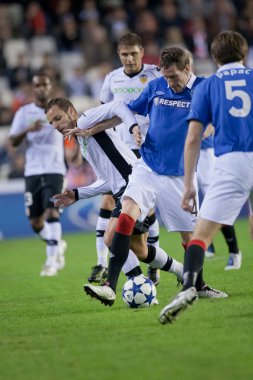 Kirk Broadfoot (R) ve Roberto Soldado (L) eylem